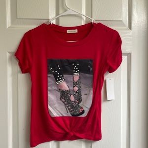 Beautiful short with a beautiful shoes with rhinestones design on the shirt